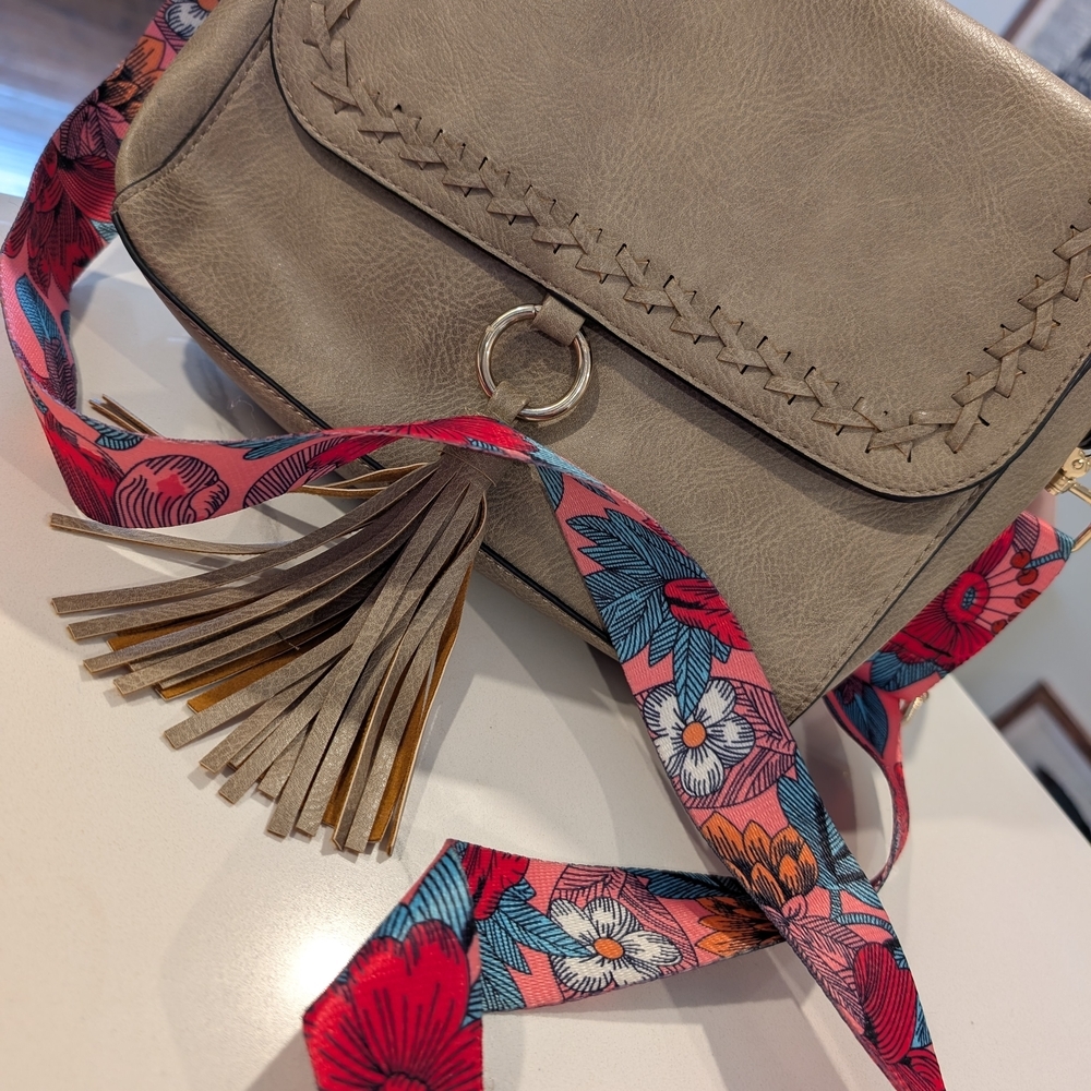 Jen And Co Vegan Leather Beige Crossbody Bag with Floral Strap